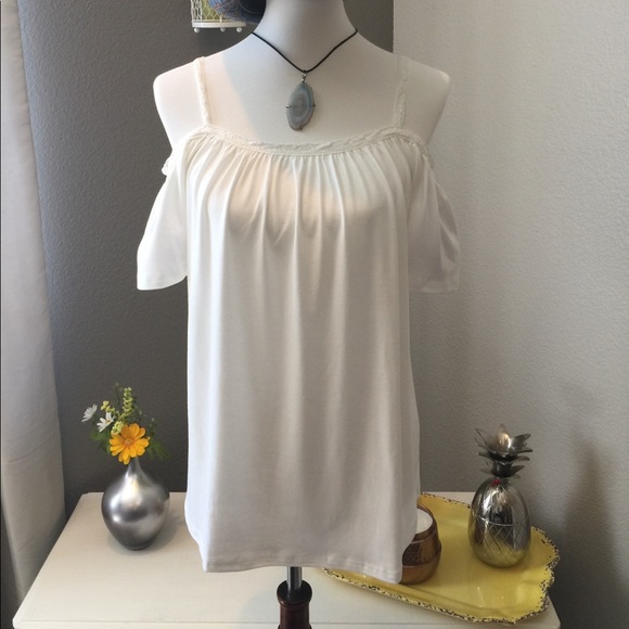 NWT Cold Shoulder White Lace Trim Top - Picture 3 of 6